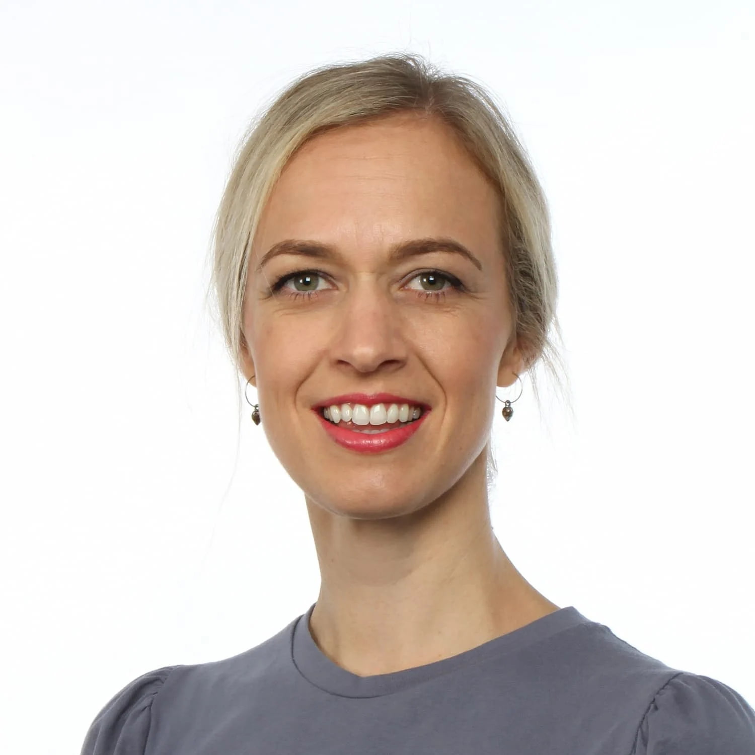 Headshot of Sonia Hardy, the Executive Director - Impact & Patient Programs at Canteen Australia