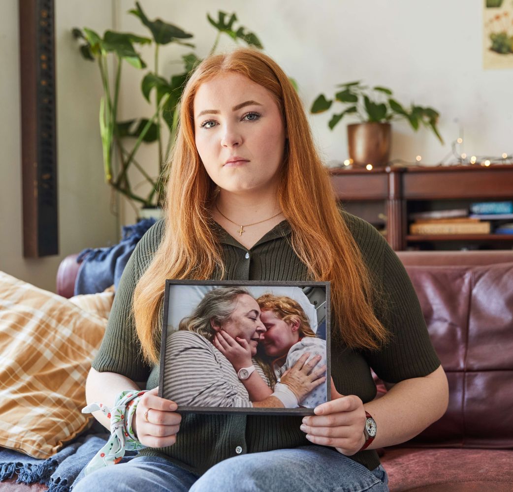 image of Olivia and her mum who passed away
