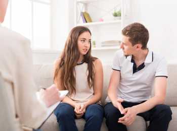 Partners-discuss-cancer-with-doctor